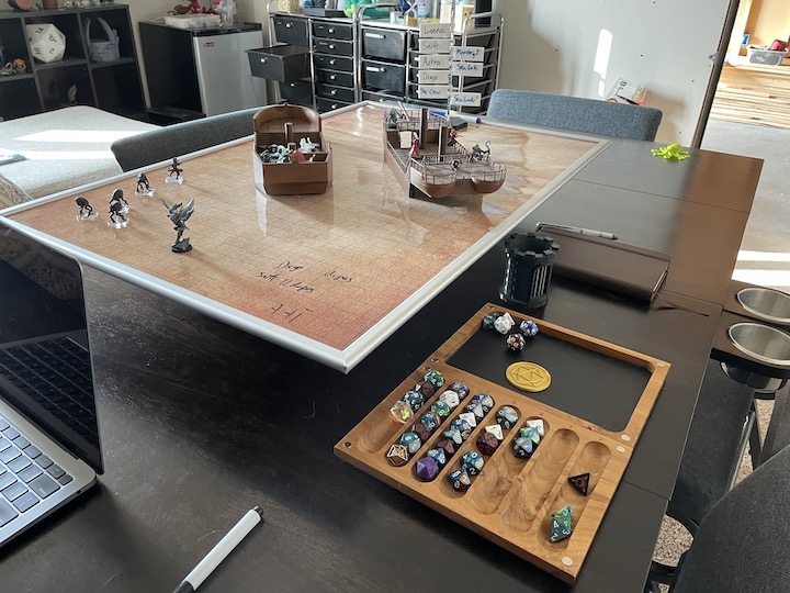 Magnetic Elevated Gaming Surface Legs