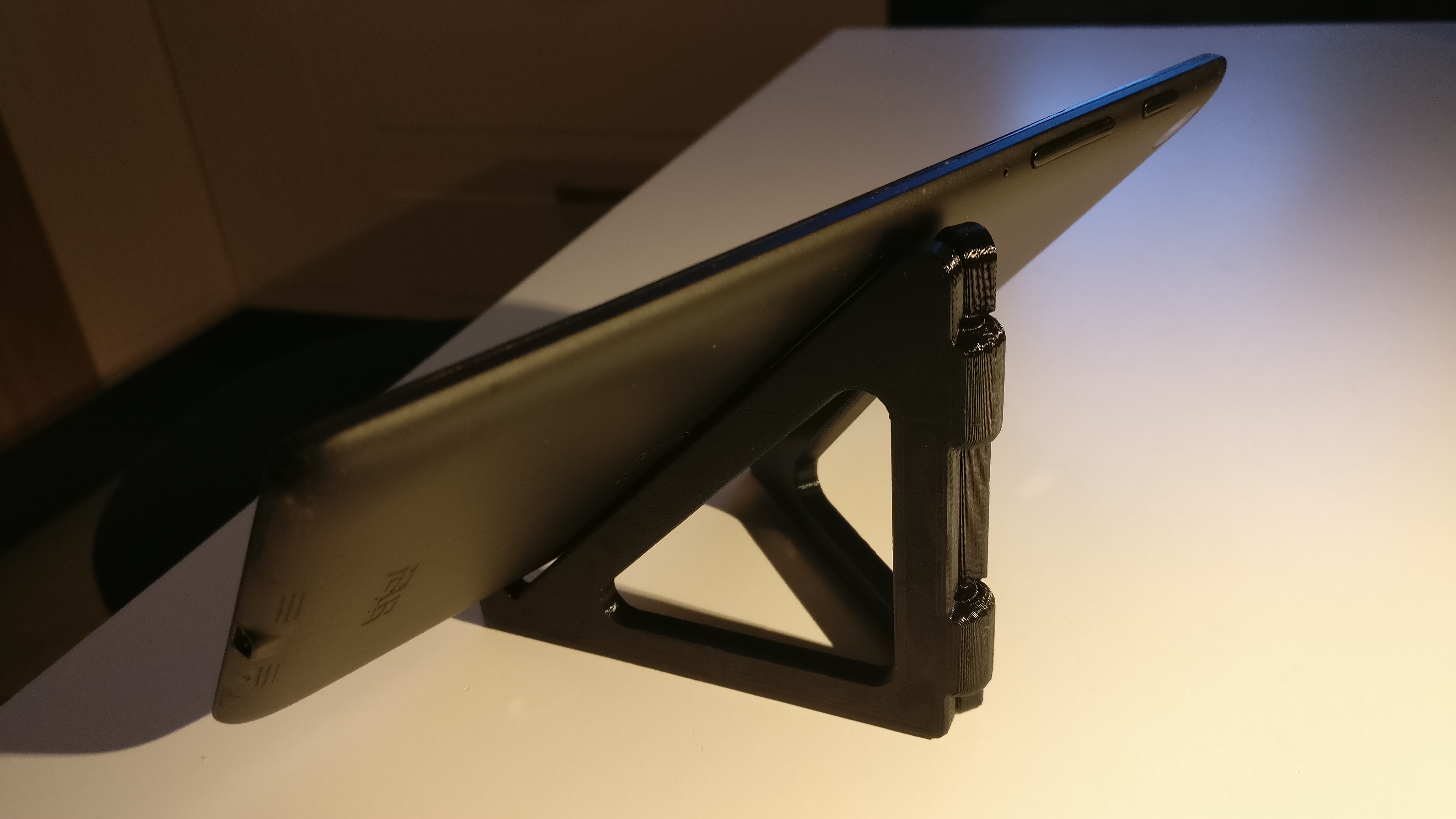Foldable phone and tablet stand