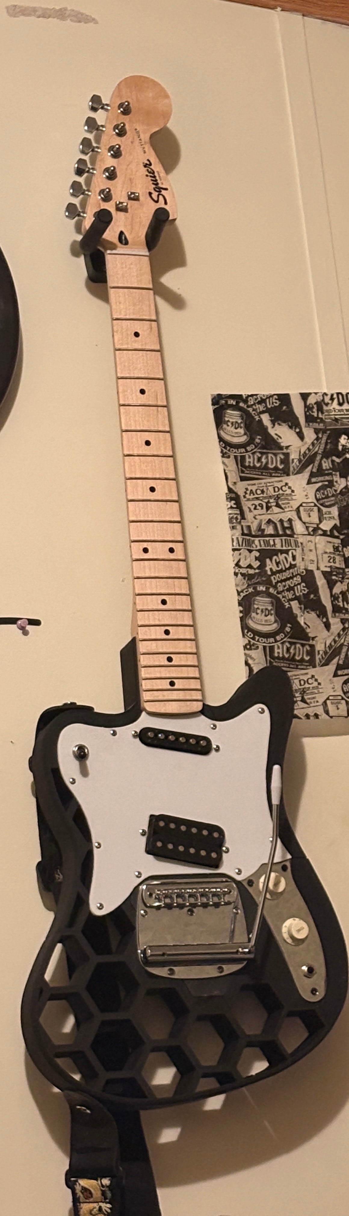 Distortia- 3d Printed Guitar- Squier SuperSonic