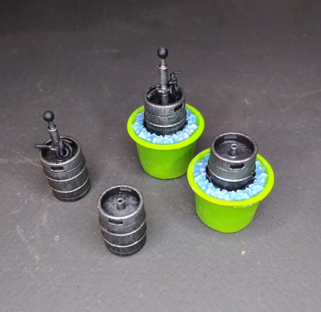 32mm Beer Kegs Scatter Terrain + Six Pack and Solo Cup 