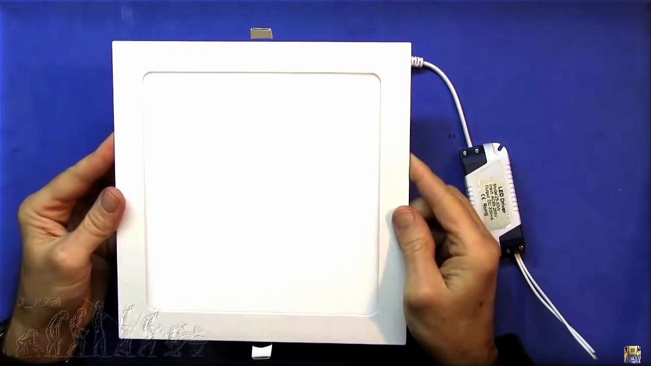 Ceiling support, to mount a LED panel of 220x220 mm.