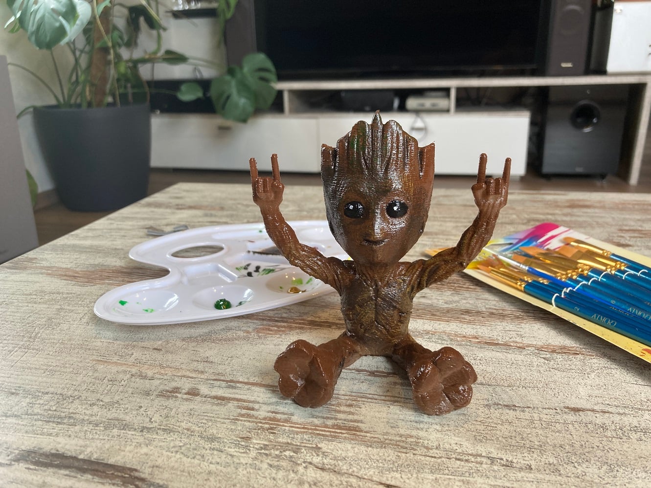 Two Handed Heavy metal Groot