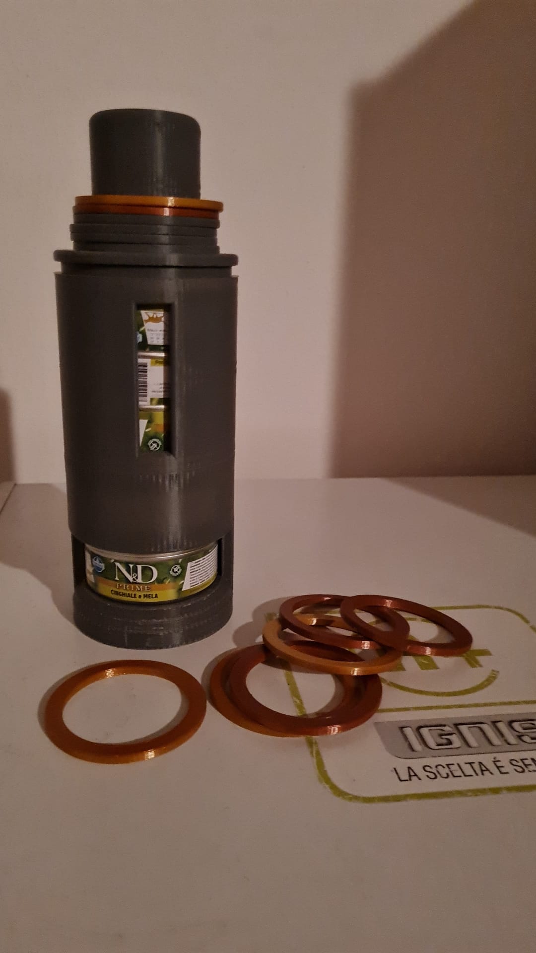 Round tin dispenser