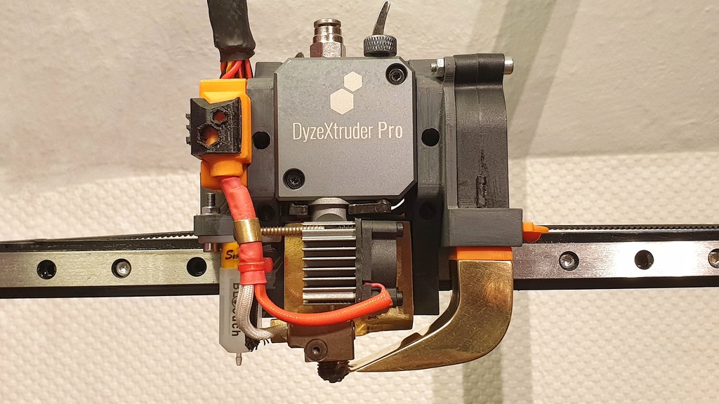 DyzeXtruder Pro & Dyzend Pro Linear Frame (Update: New Photos)