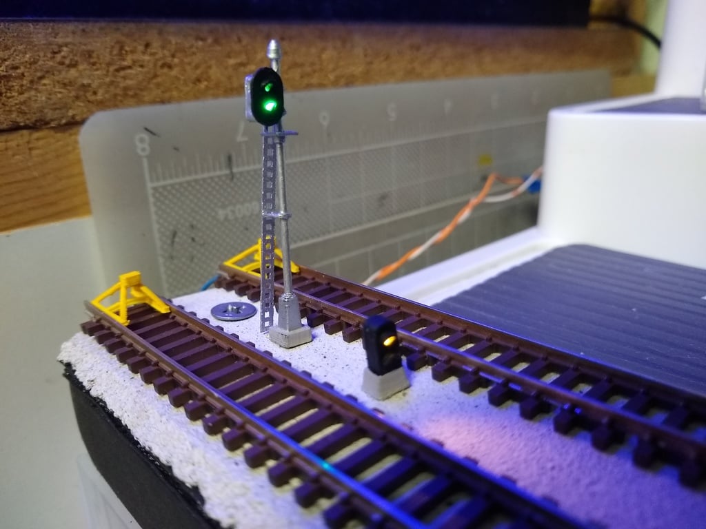 N Scale Lighted Customizable Signals