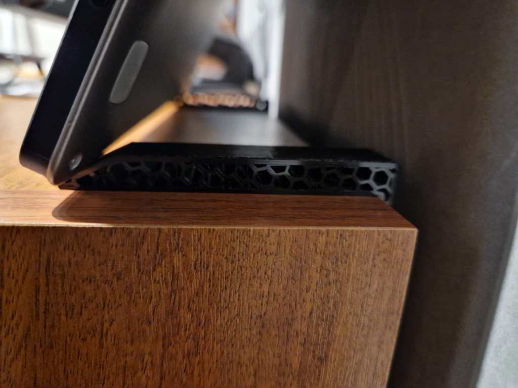 Laptop hook for near wall vertical storage