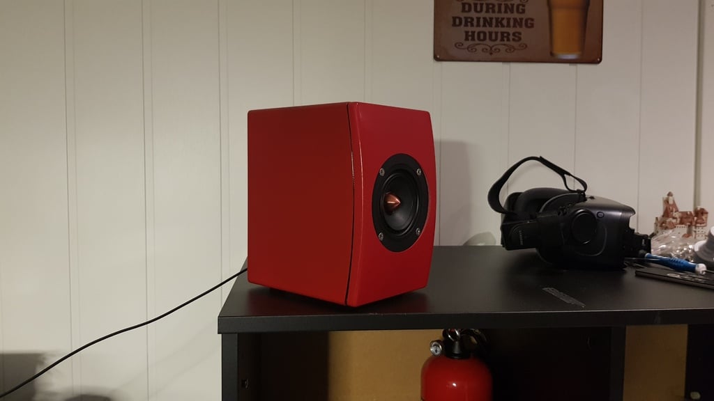 Desktop speaker enclosure