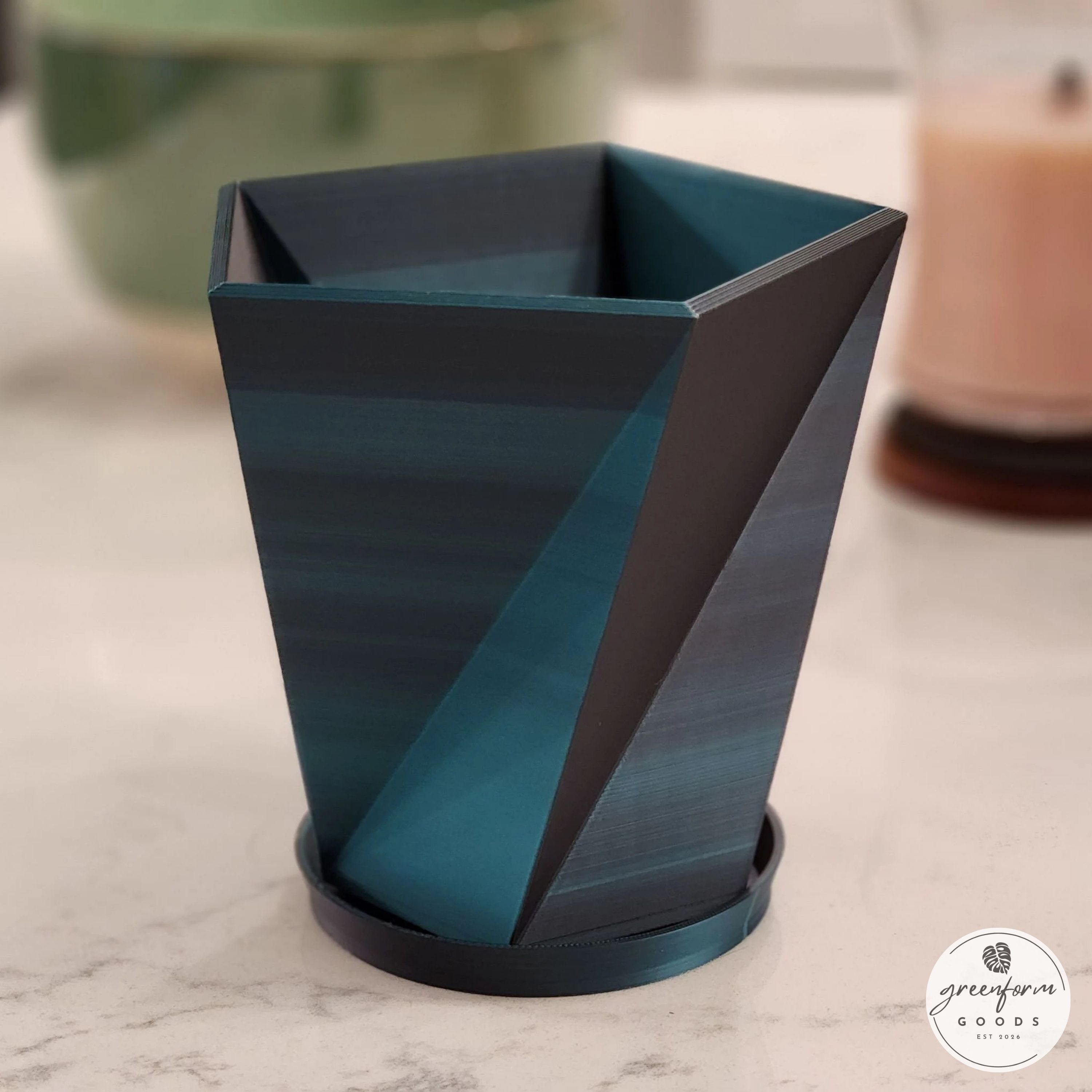Low-Poly Twisting Geometric Planter