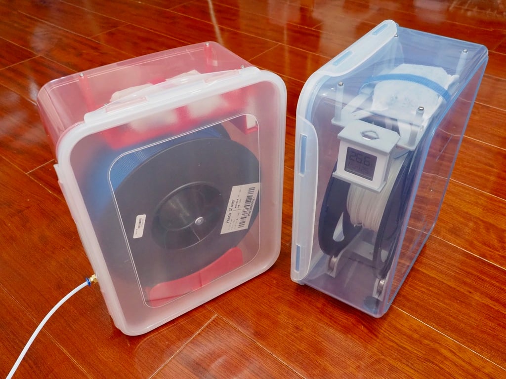 Drybox with a filament delivery function made using an 5.5L airtight container from DAISO