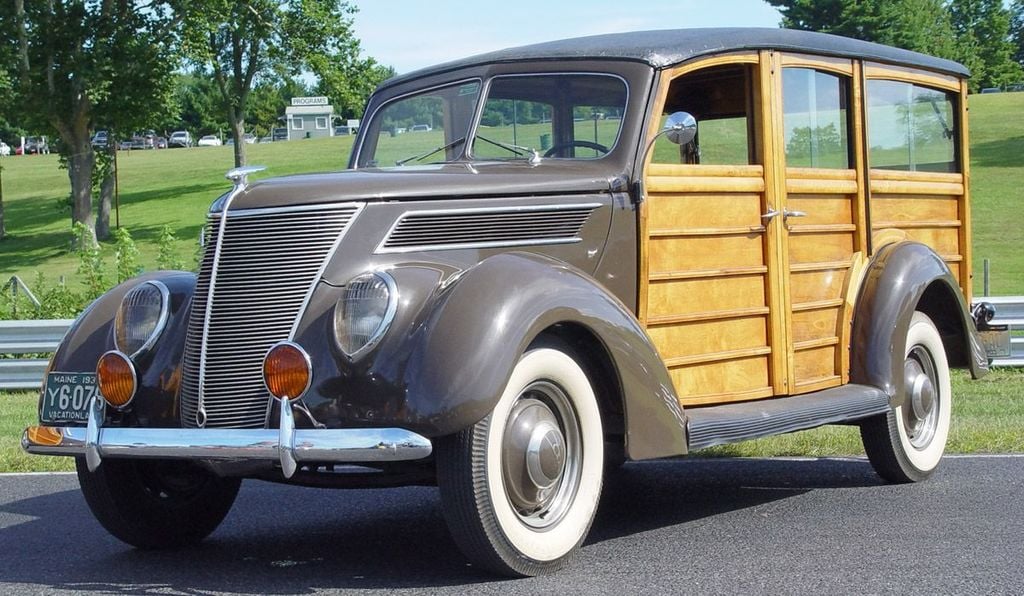 Ford V8 Deluxe Station Wagon 1937