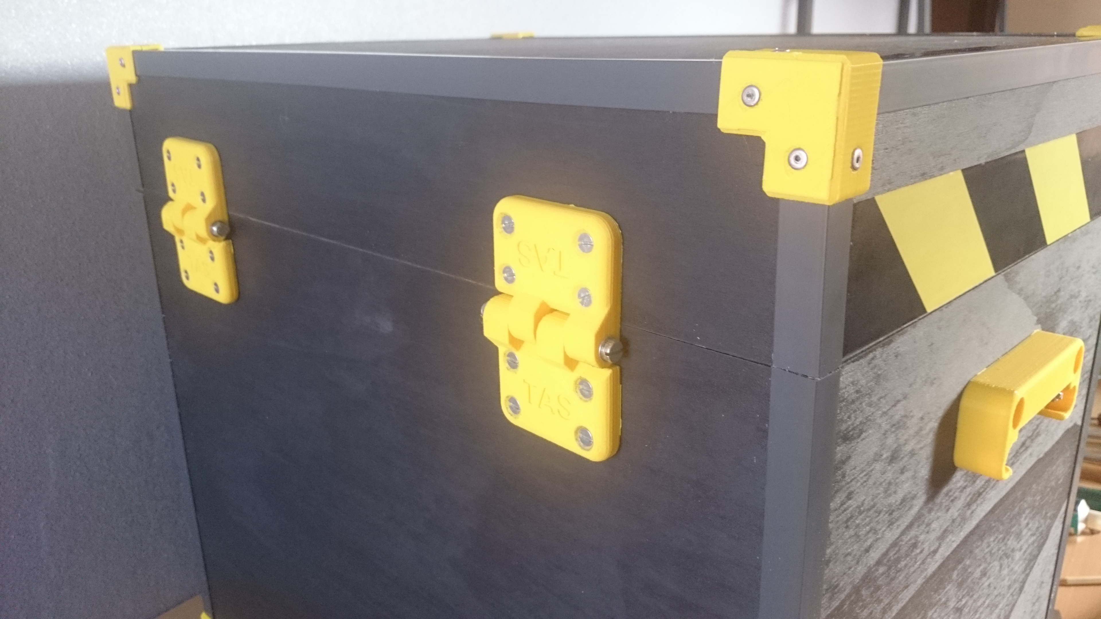 Flightcase hinge