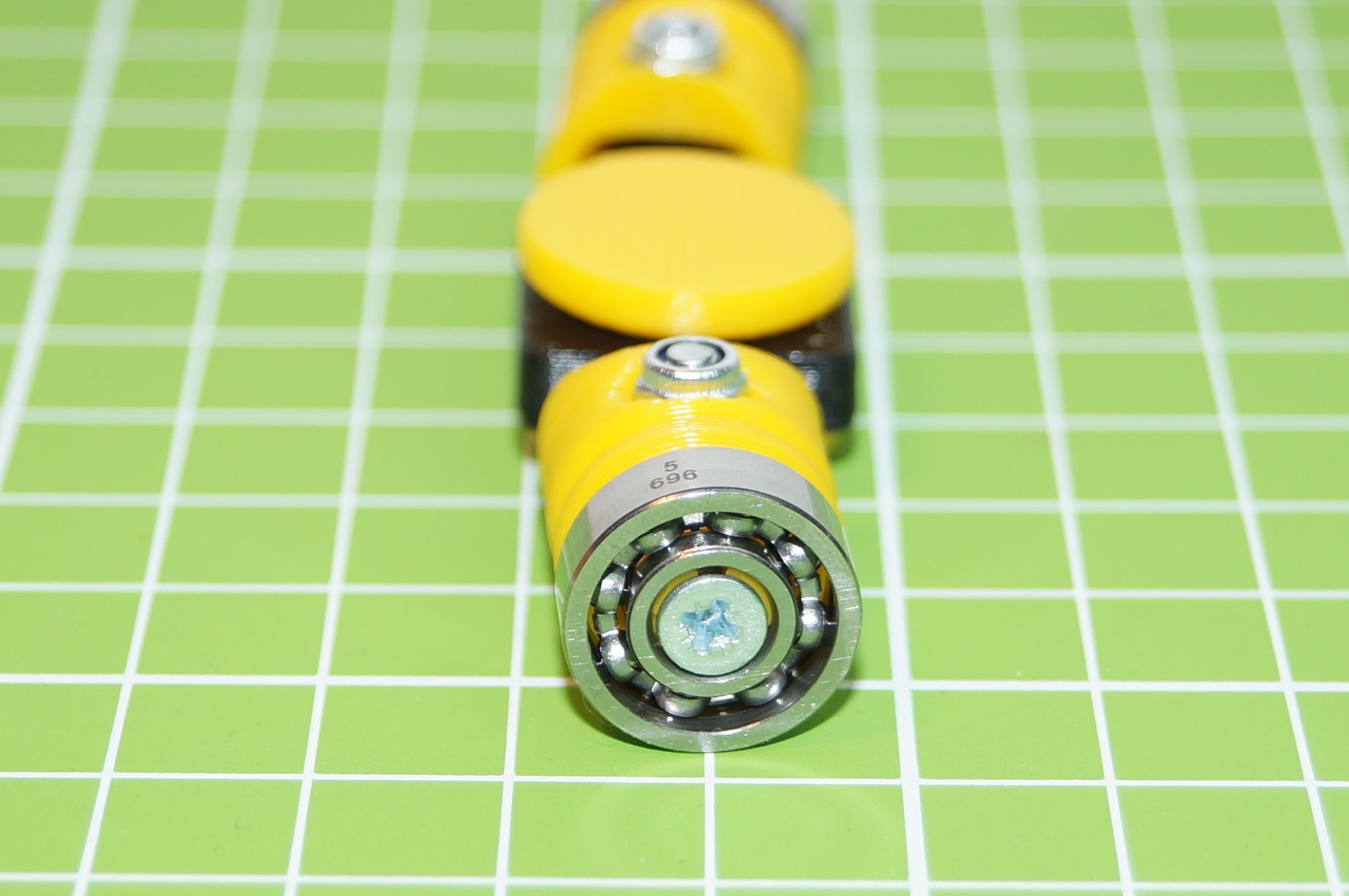 Hand spinner Two pistons
