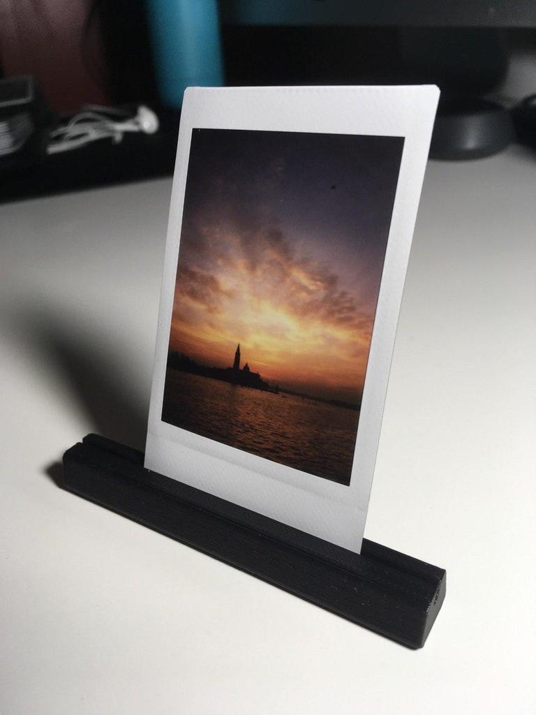 Parametric Polaroid Picture Stand