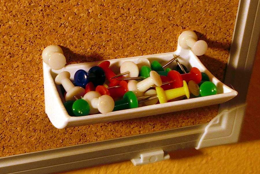 Pinboard shelf