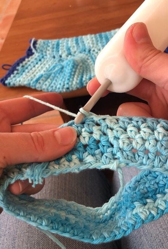 Ergonomic handle for crochet