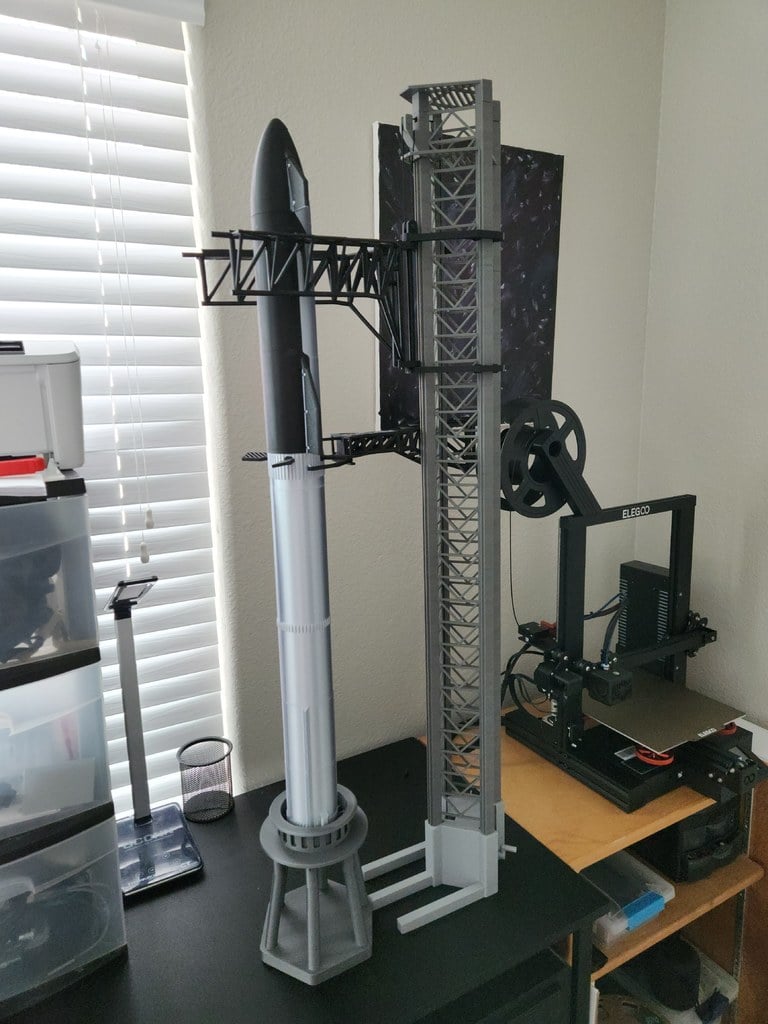 Starship Launch Tower & Launch Pad with Functional Chopsticks  (1:144 scale)