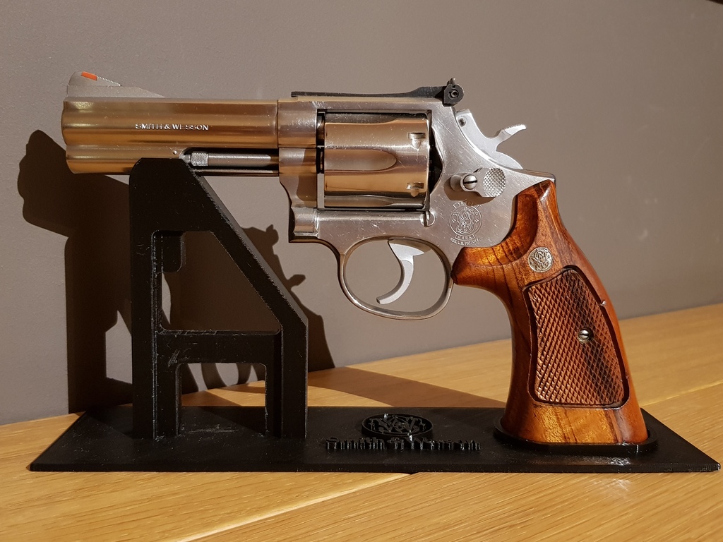 Gun Stand - Smith & Wesson 686