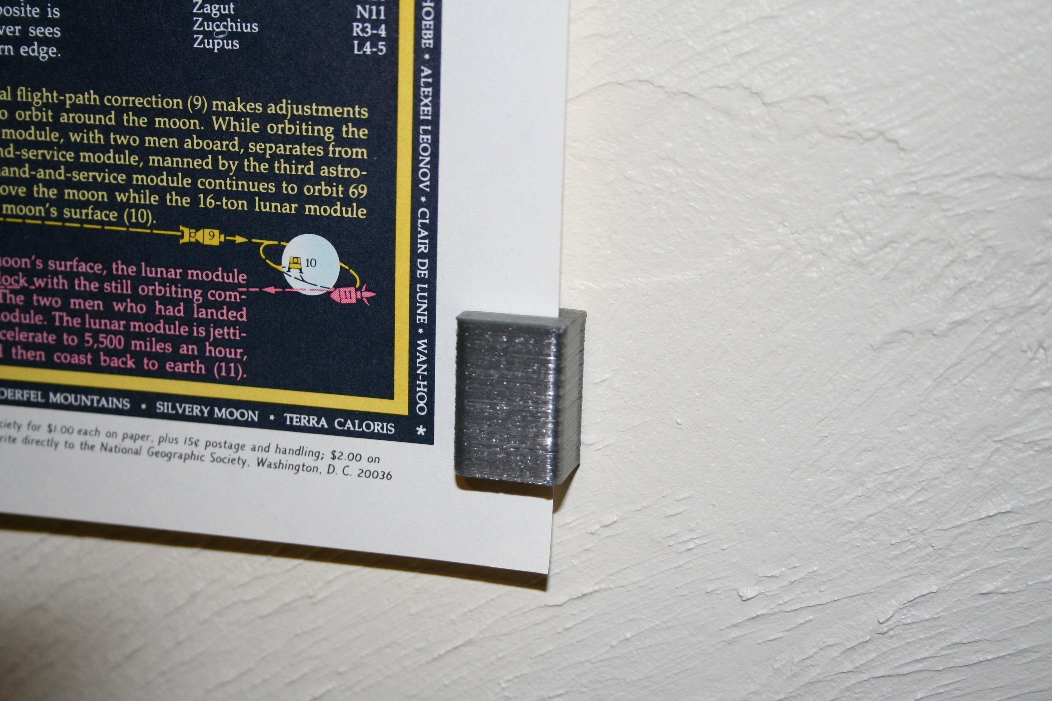 Damage-Free Poster Clip (w/ Binder Clip)