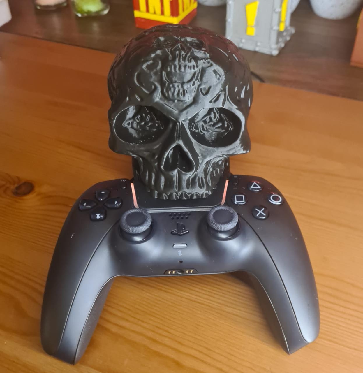 PS5 Skull controller holder & charger stand