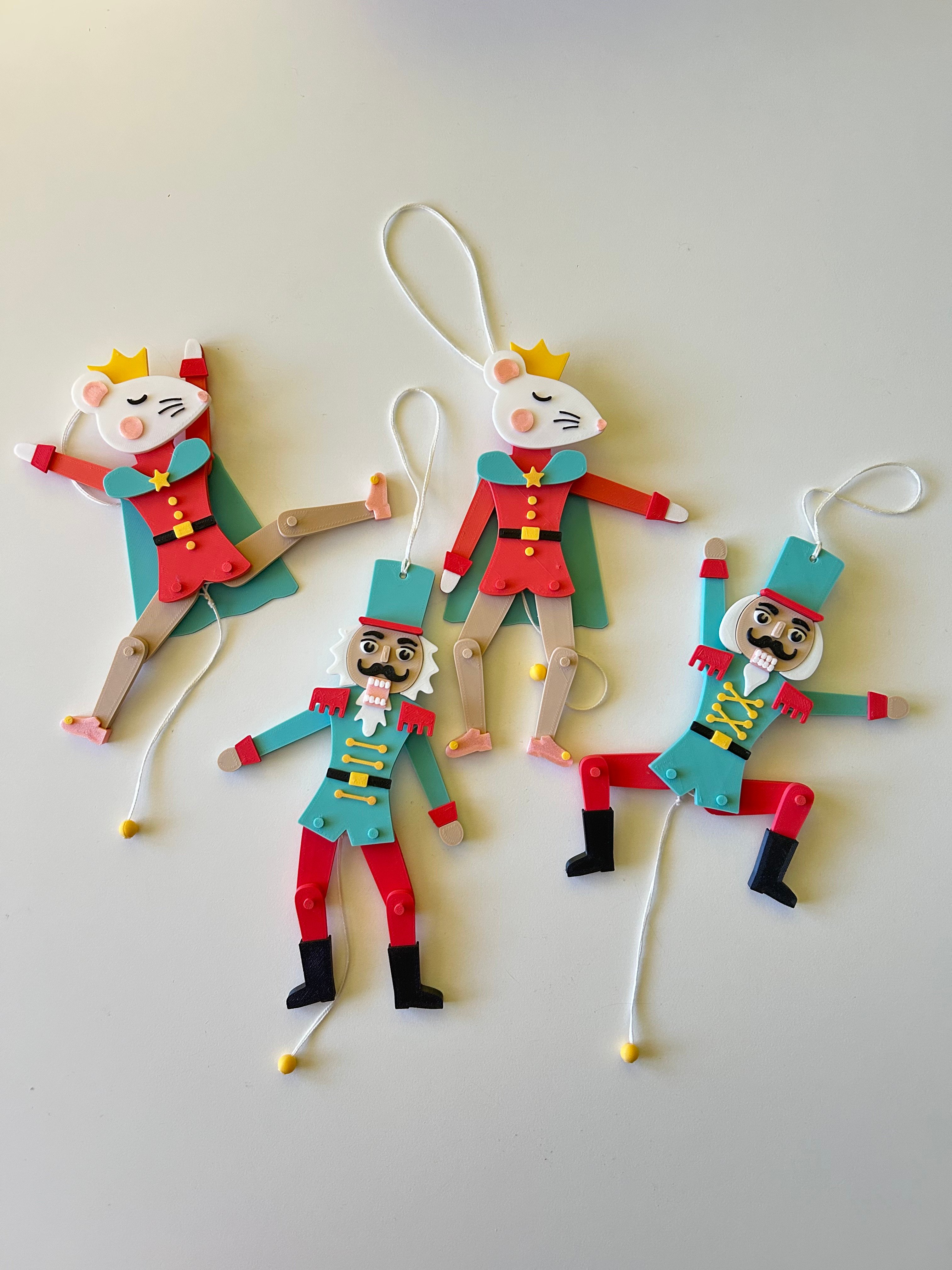 Nutcrackers and mouse king puppets
