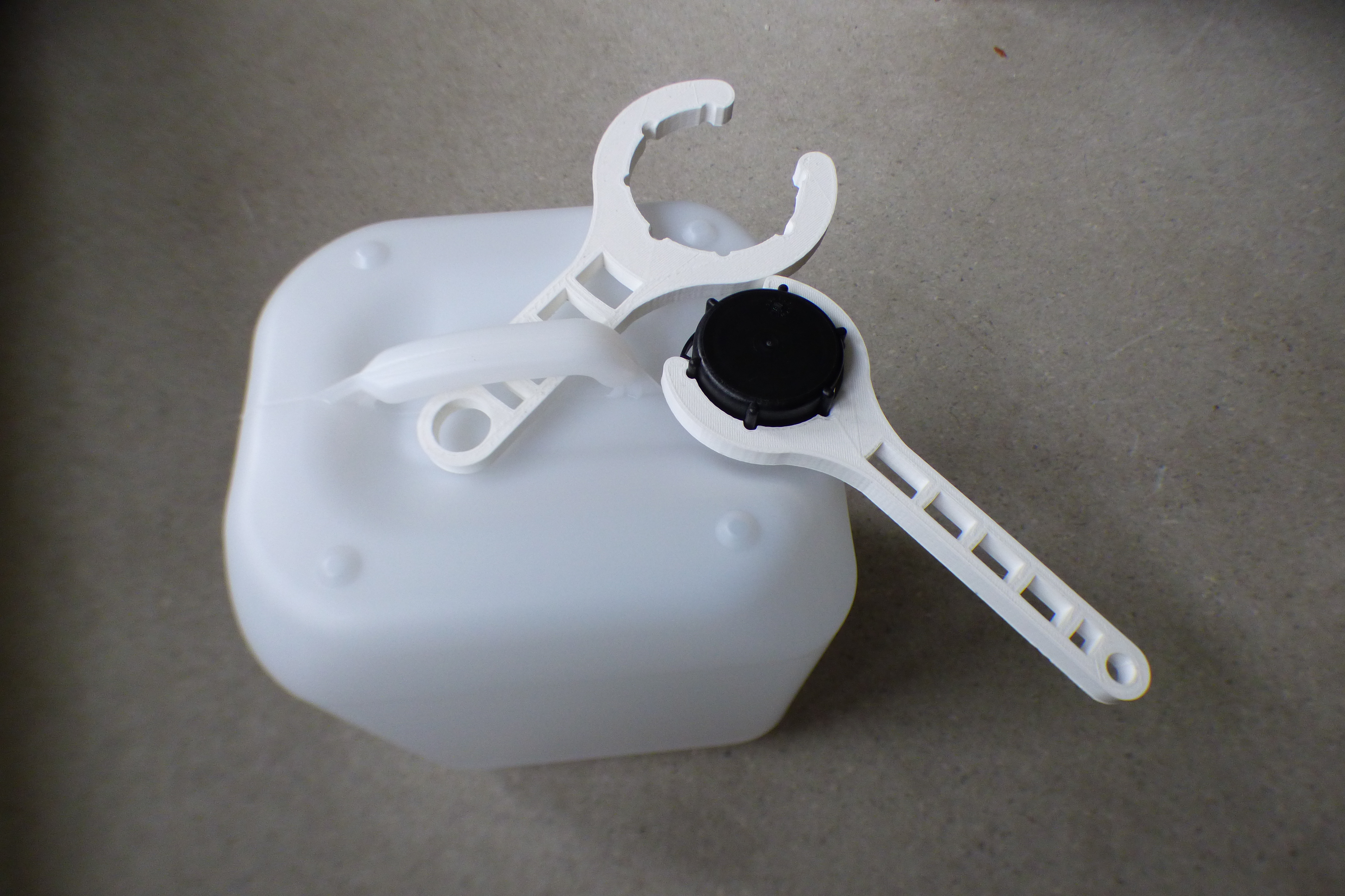 Lid tool for canisters
