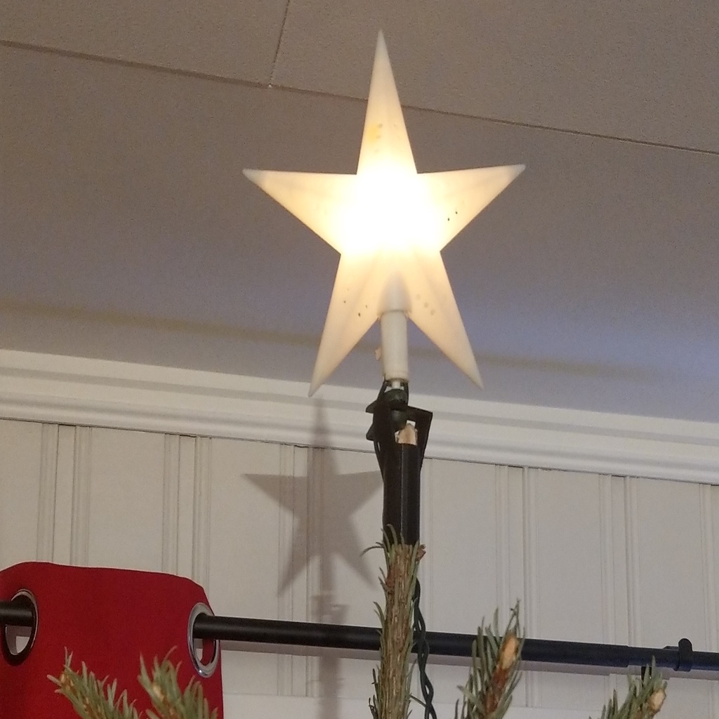 Christmas tree light holder