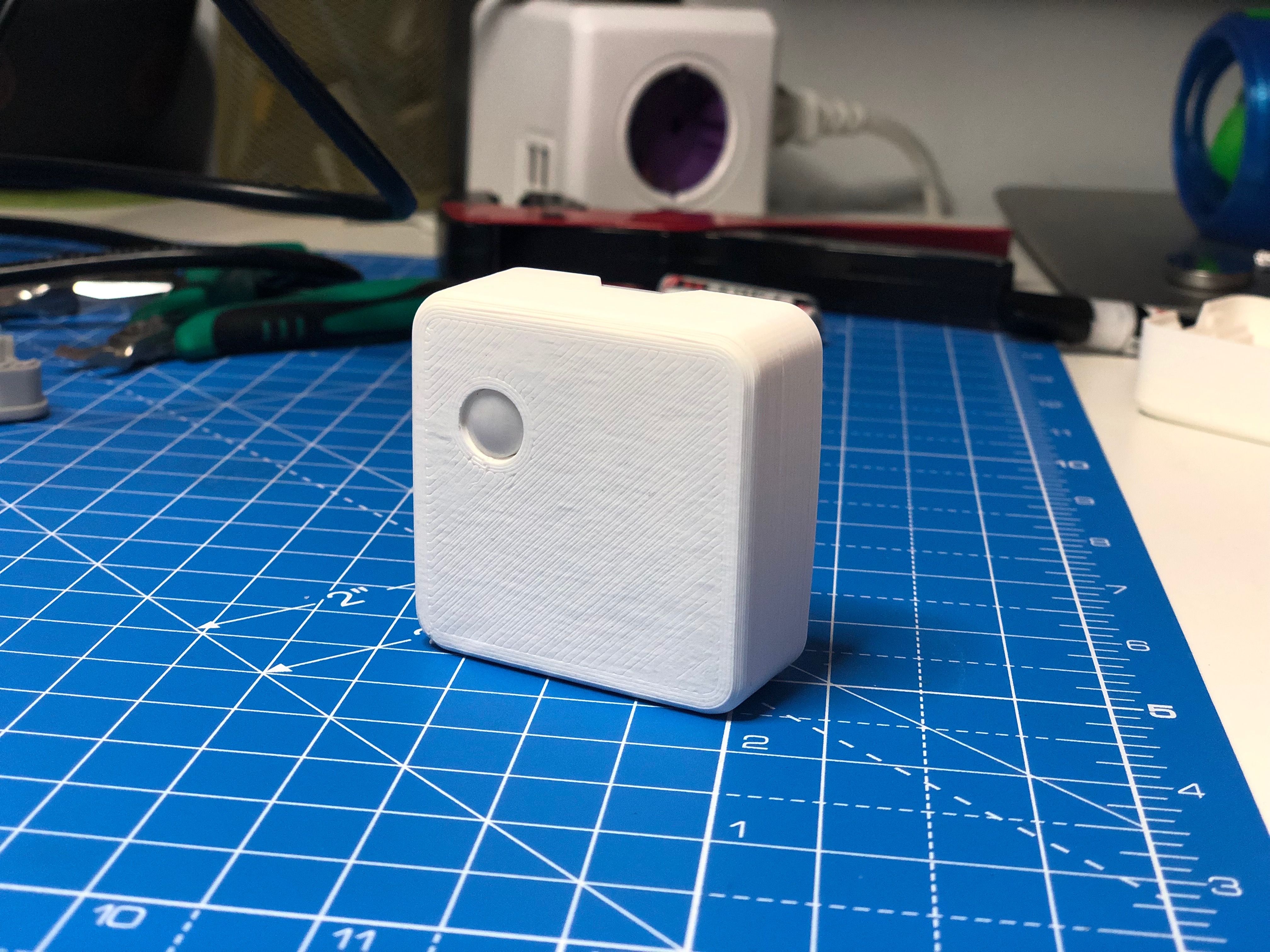 SmartThings Motion Sensor (2015) case with AAA batteries
