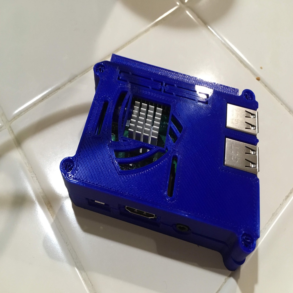 Raspberry Pi Case with cutout for heatsink