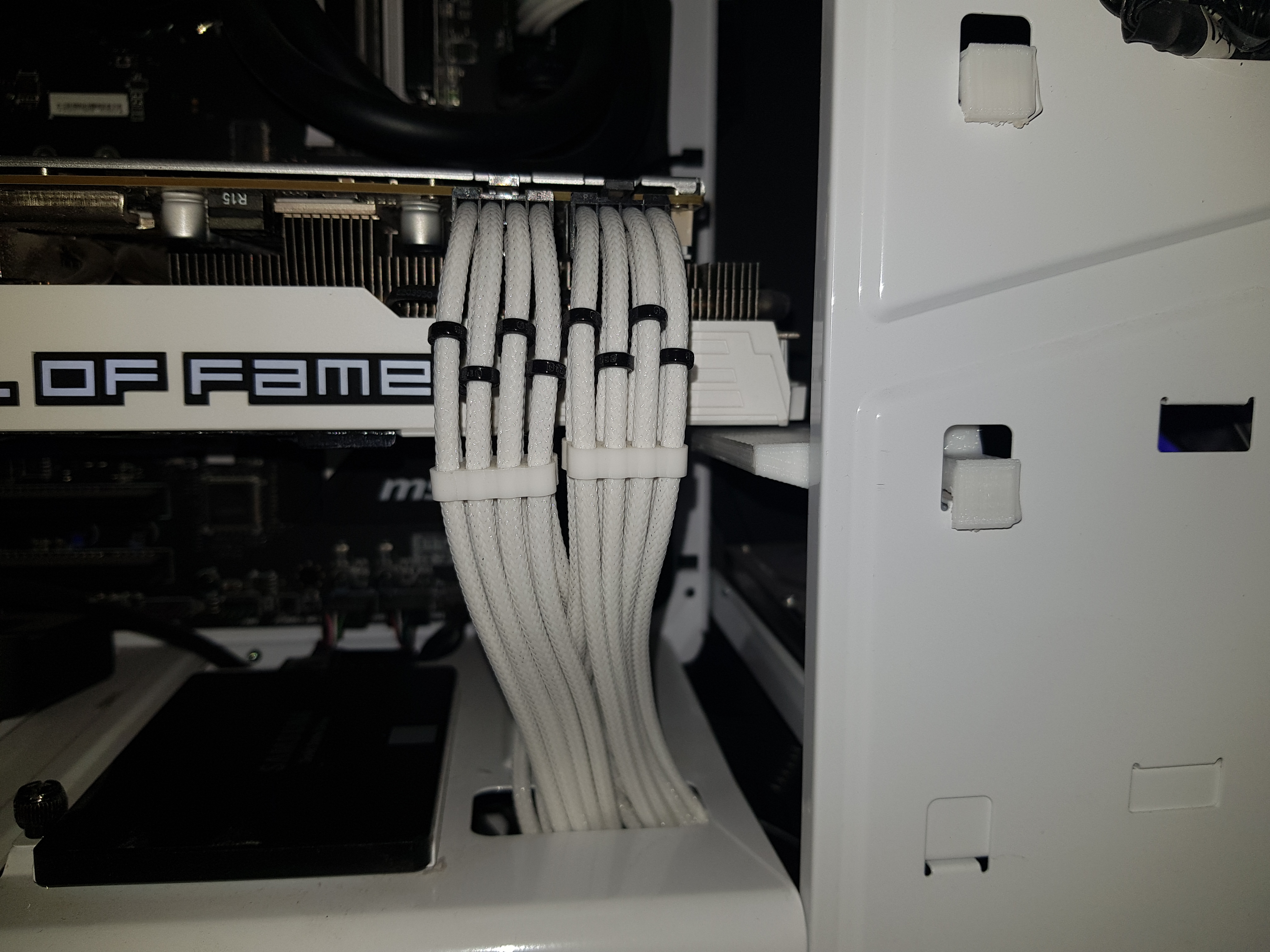 NZXT H440 universal GPU support