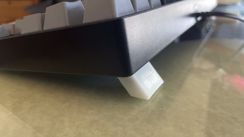 Keyboard extension foot, height adjustment