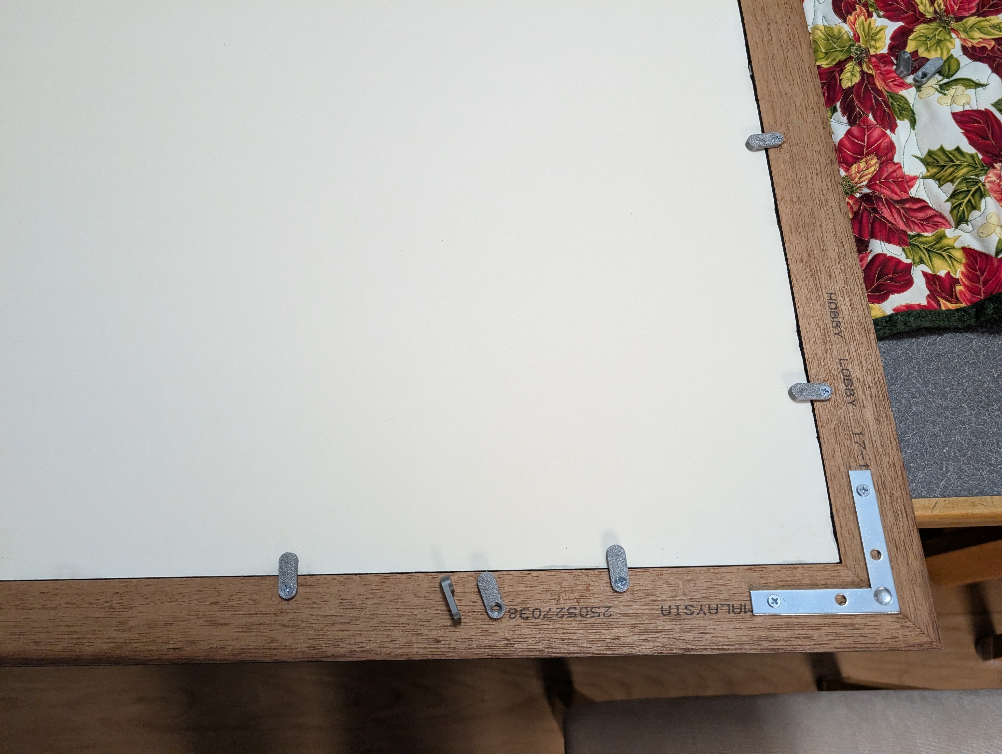 Picture frame clip (turn-button)