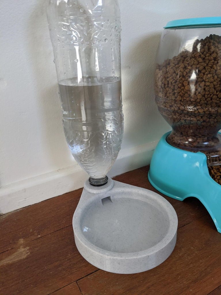 Cat water bowl (Gravity feed) soda bottle