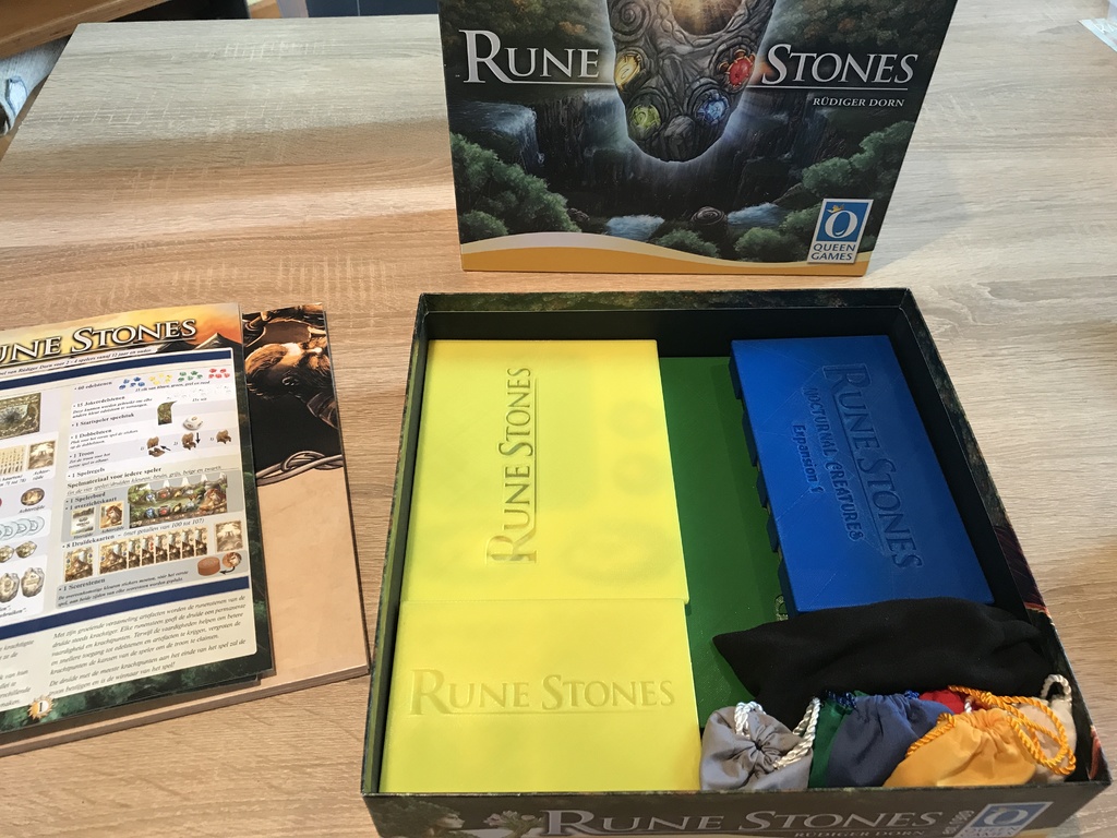 Rune Stones incl. Expansions 1 & 2 + Queenie + sleeved cards