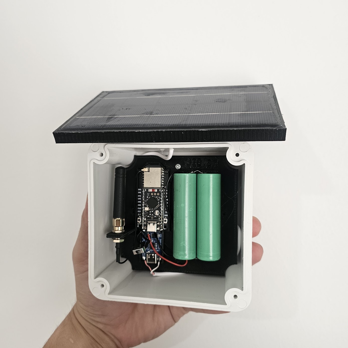 Solar-Powered Meshtastic Node Waterproof Box