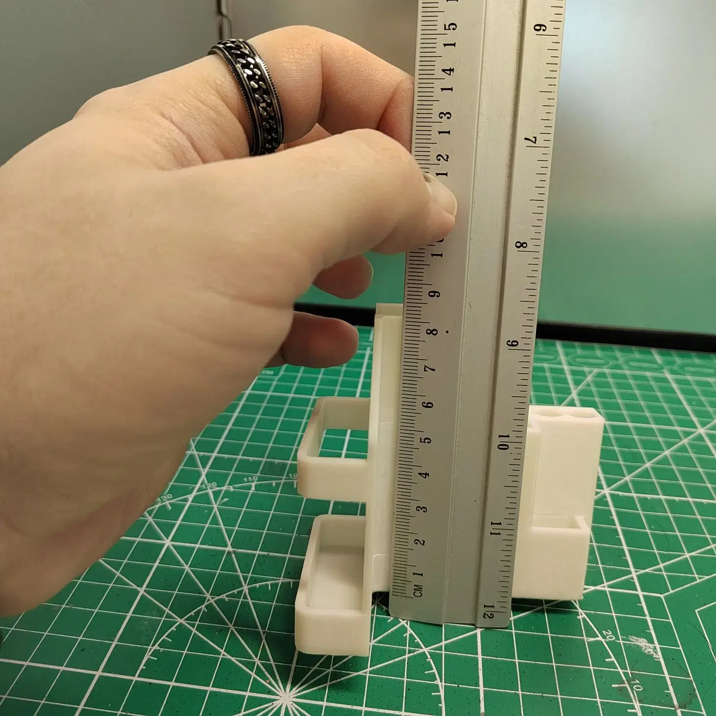 Ergonomic Tool Stand