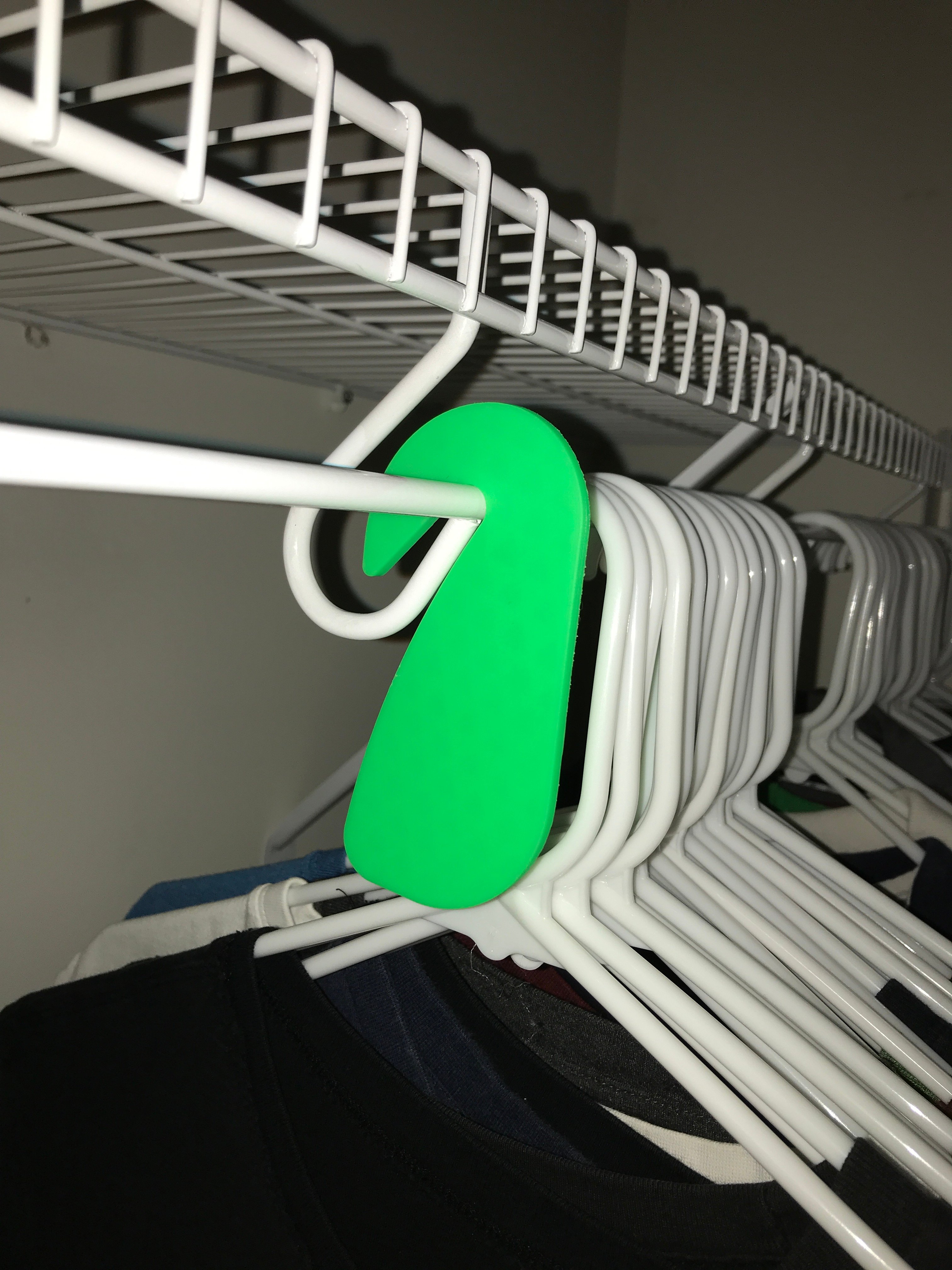 Hanger Divider for Wire Shelf (Freeslide)