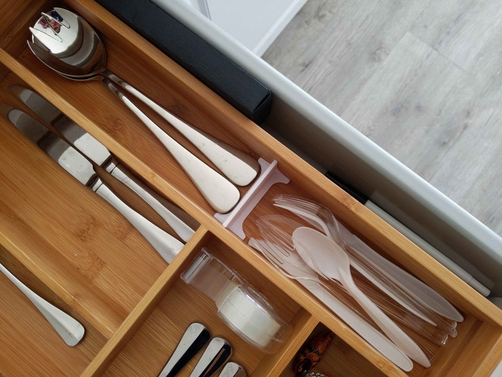 Expandable Cutlery Tray Divider and Spacer