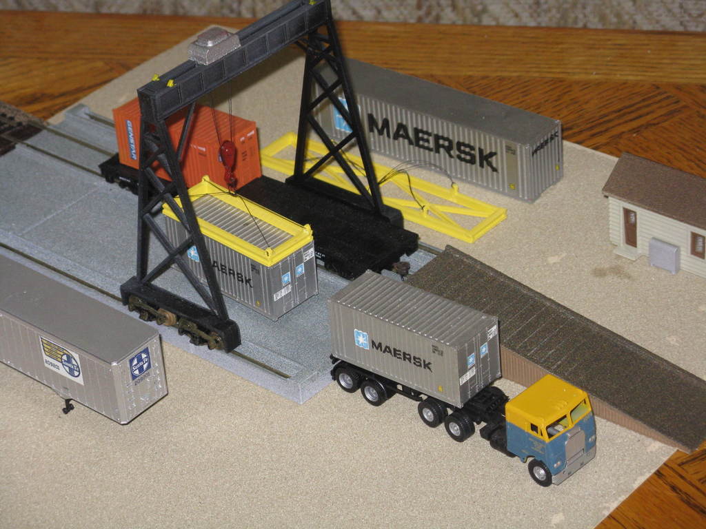 HO Scale Container and Truck Loading Facility