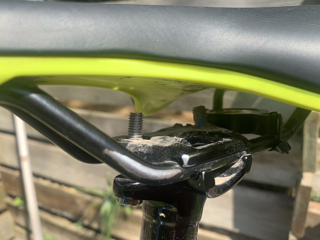 Airtags bicycle saddle