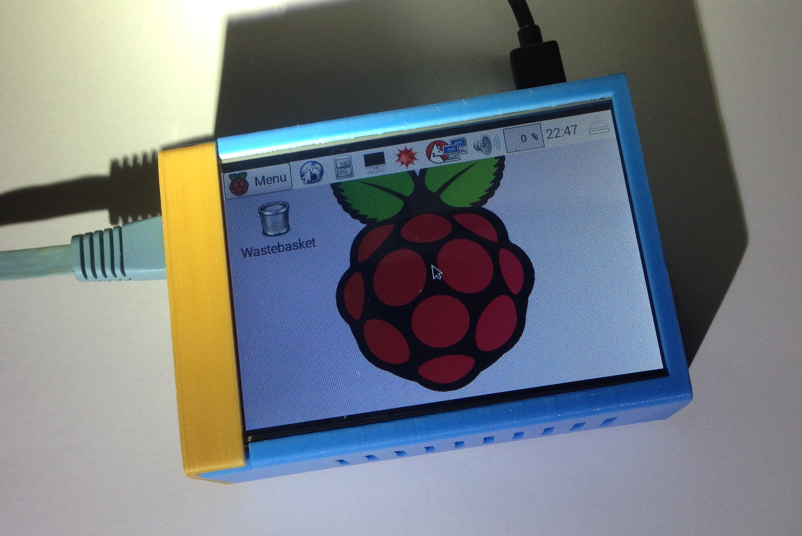 Raspberry Pi with 3.5 TFT LCD Touch Screen Case