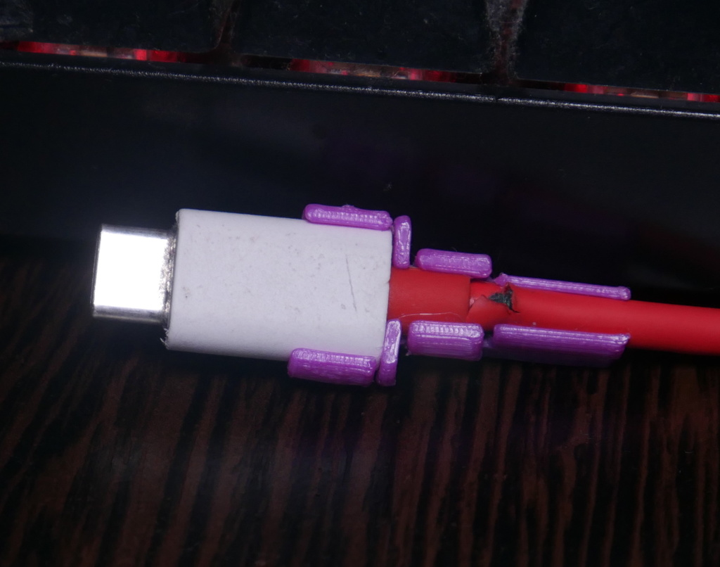 USB stress relief cable retainer
