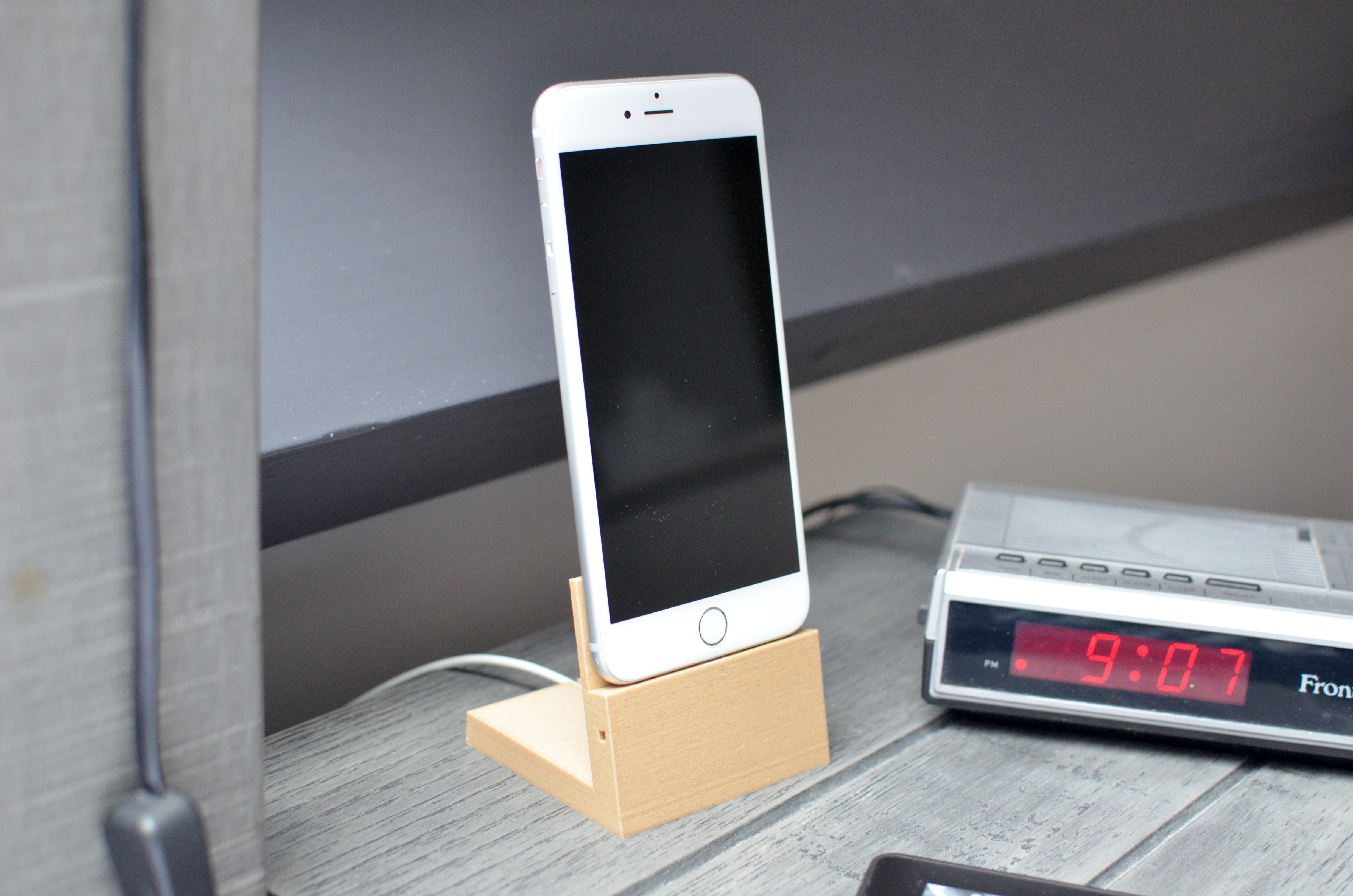 Elegant iPhone 6 (Plus) dock