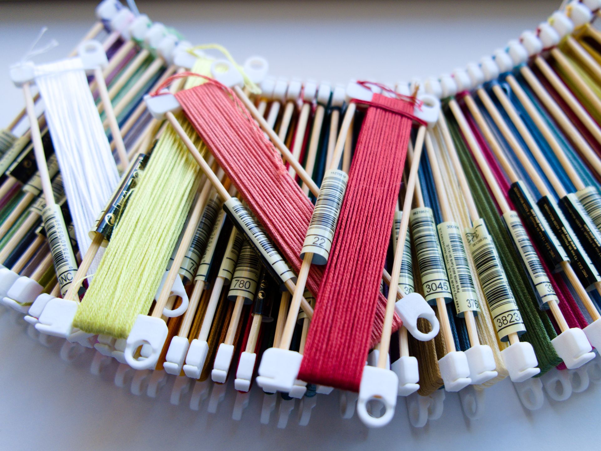 Stitch bow style floss holder spools