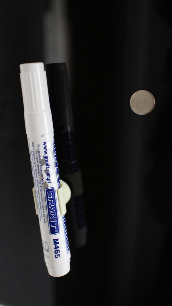 Magnetic marker holder for whiteboards [ marker: 18 mm, magnet: 15 x 3 mm]