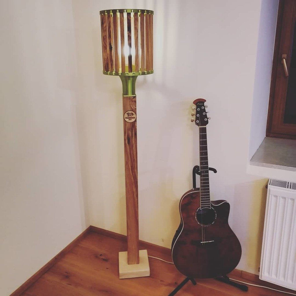Stehlampe / Floor lamp with wood
