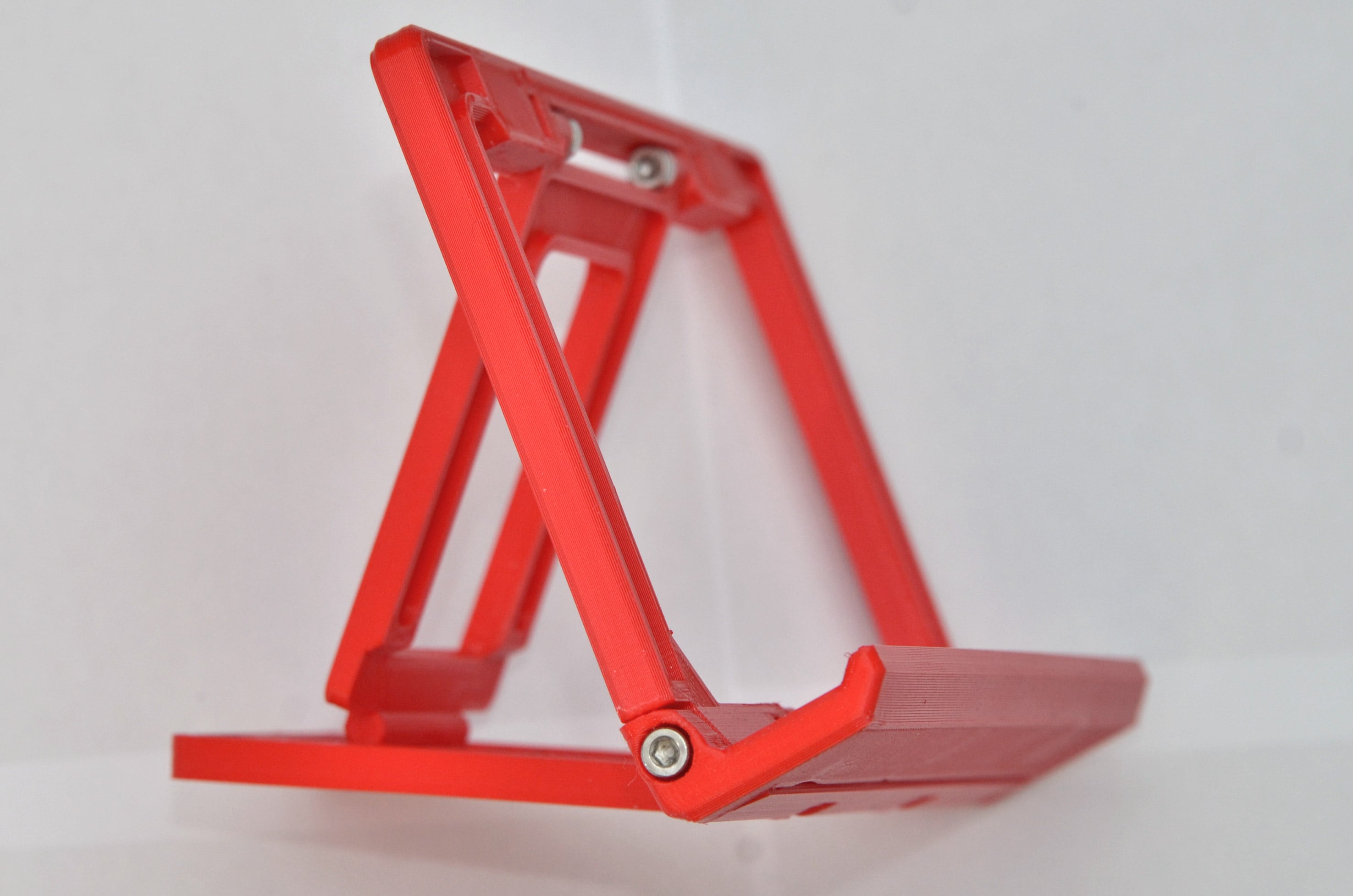 Foldable tilting tablet/phone stand