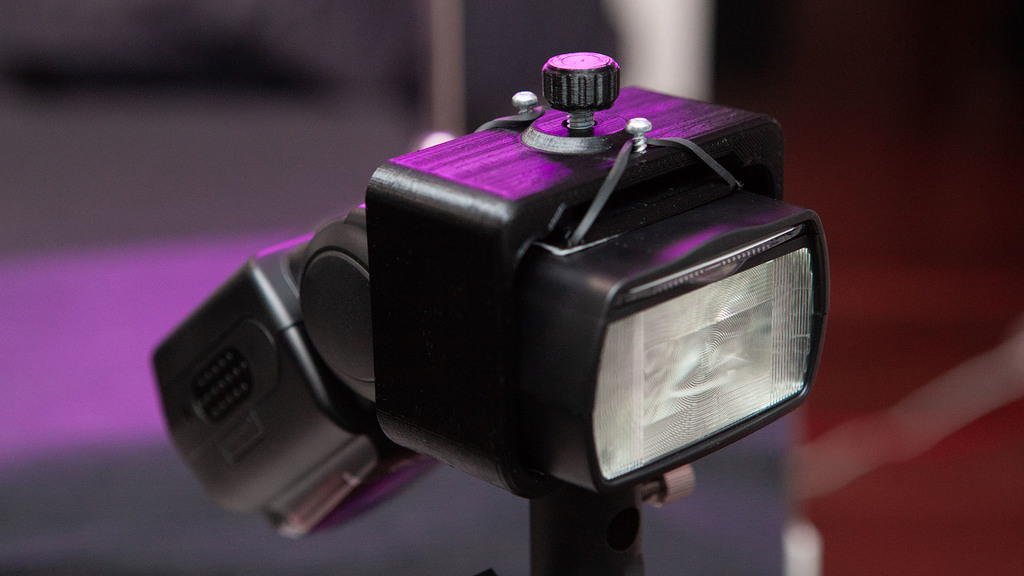 Speedlight Flash holder - Parametric design - Canon 430EXII, Godox TT600