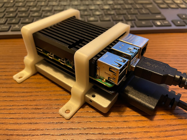 Raspberry Pi + cooling case +SSD wallmount