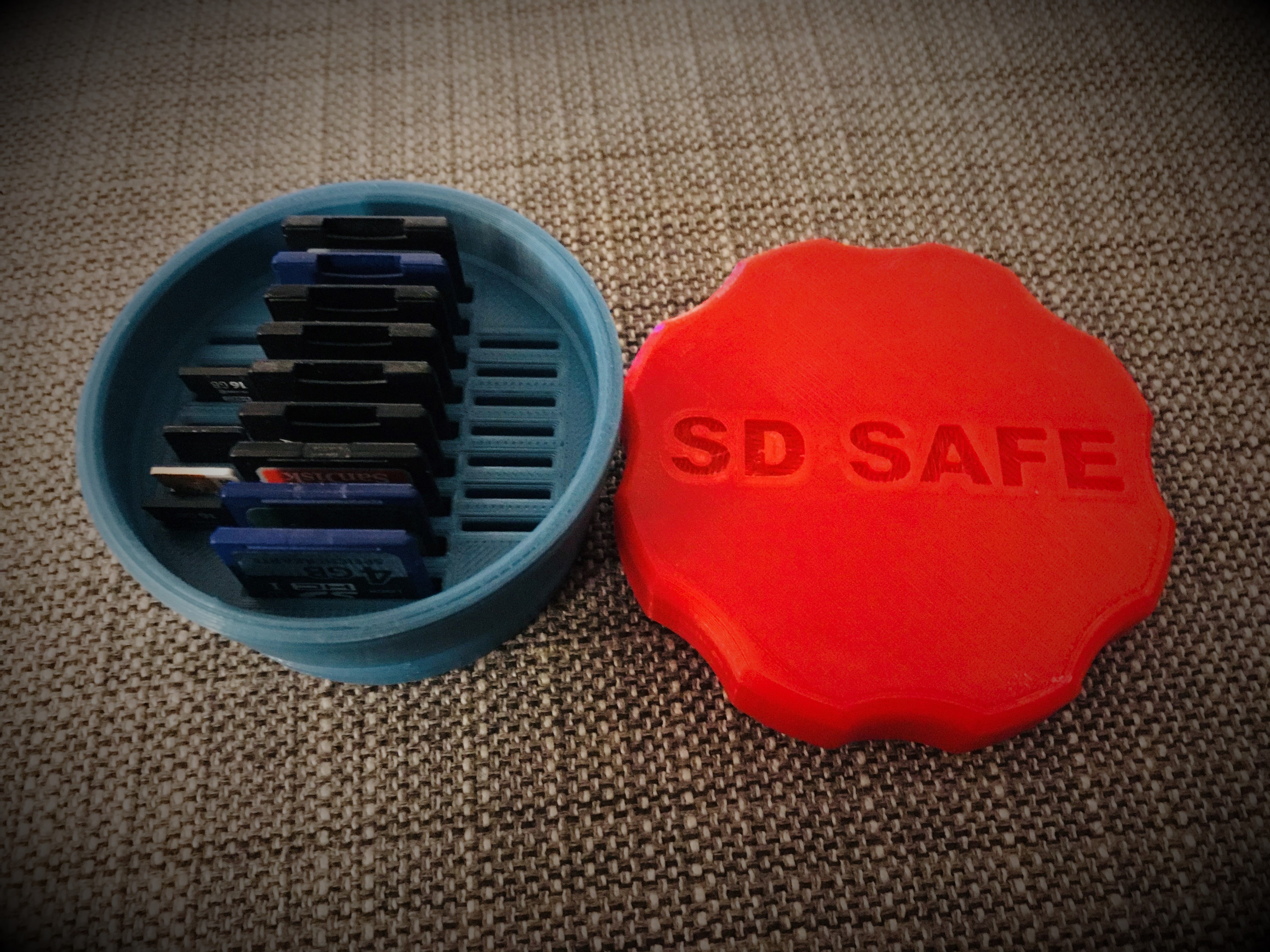 SD SAFE - Simple SD Card Box