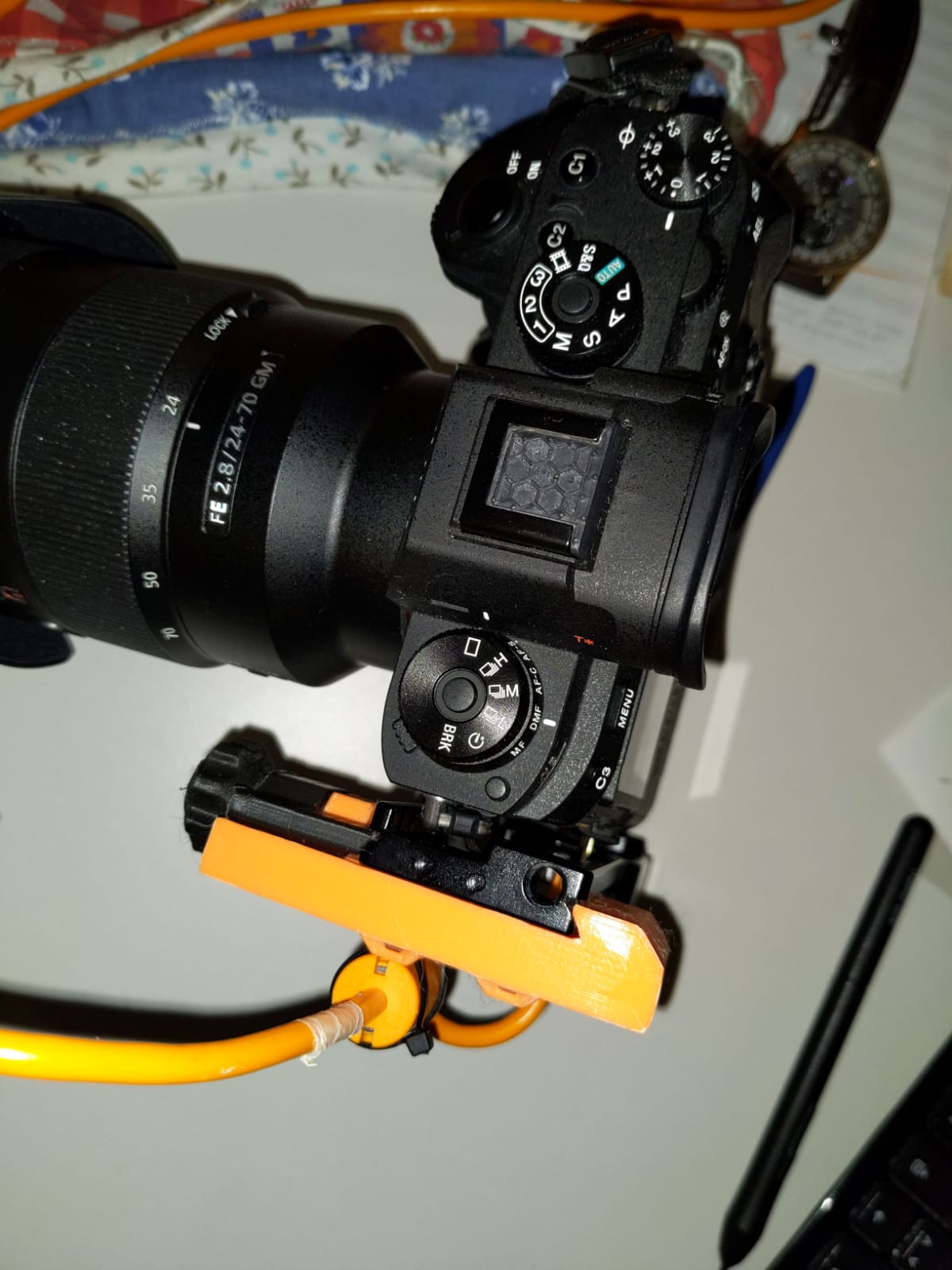 Arca-Swiss cable holder for tethered shoot